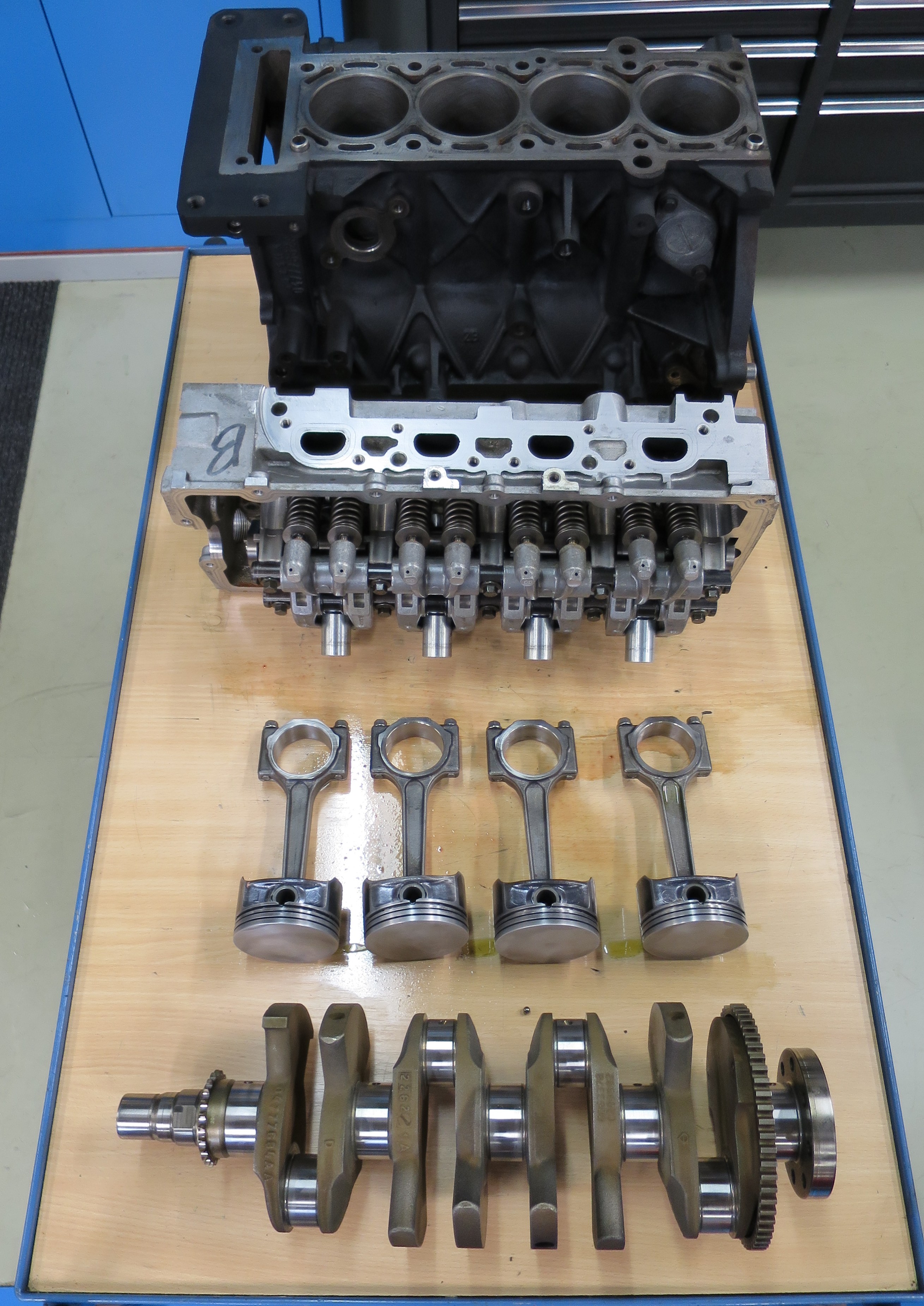 MINI R50 motor in werkplaats